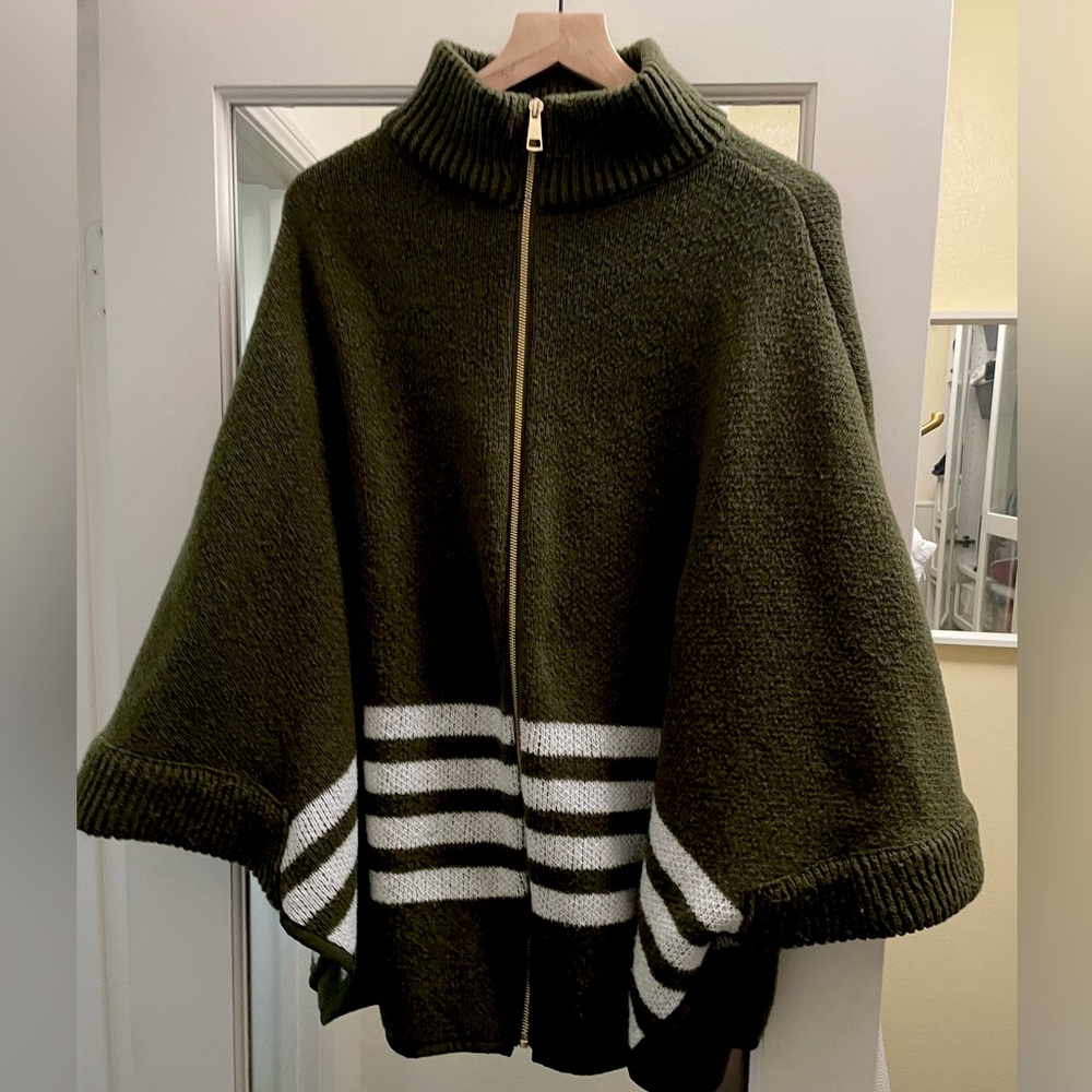 Anthropology forest green poncho perfect for winter